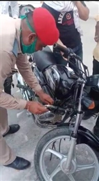 ट्रैफिक पुलिस ने कसा शिकंजा, वाहनों से उतरवाए हूटर