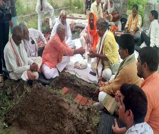 तोछीगढ़ में बनेगा गोशाला, विधायक ने किया भूमि पूजन Aligarh news