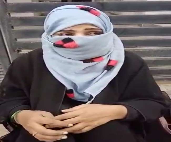 निकाह के 14 दिन बाद पत्नी को मायके छोड़कर पति फरार, खोजते हुए घर पहुंची युवती का वीडियो वायरल