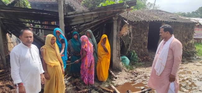 अगलगी में एक घर राख, गृहस्वामी व दो मवेशी झुलसे