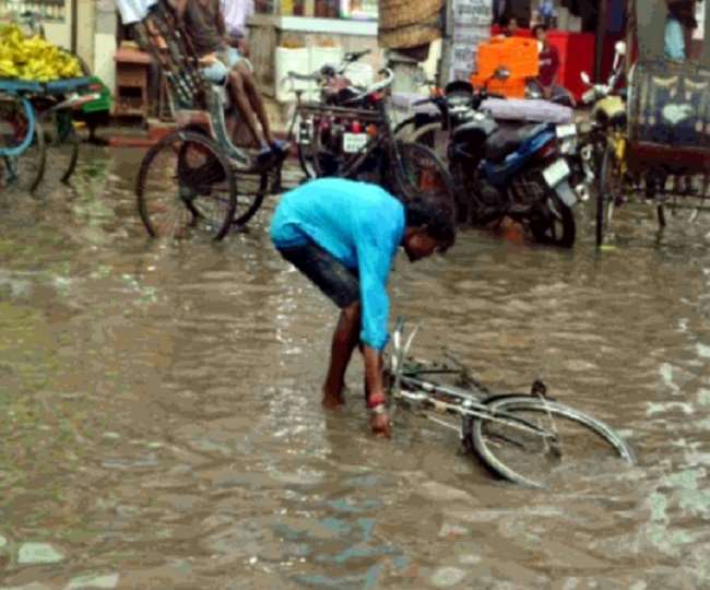लगातार हो रही बारिश के बाद मुजफ्फरपुर फिर जलमय, अपने परिचितों का हाल तो पूछ लीजिए