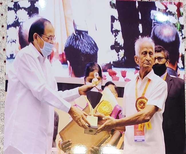 Ilam chand: ये हैं 84 साल के योगा टीचर, प्रतिभा ऐसी कि उपराष्ट्रपति से मिला सम्मान