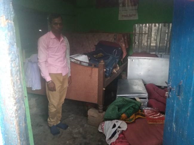 जेवरात एवं कीमती सामान सहित छह लाख की चोरी