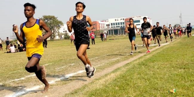 खेल प्रतियोगिता में स्टेडियम में खिलाड़ियों का महाकुंभ