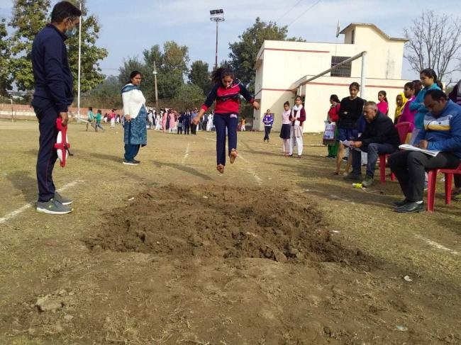 हीरानगर में चल रहे एथलेटिक्स मीट लड़कियों ने लिया भाग