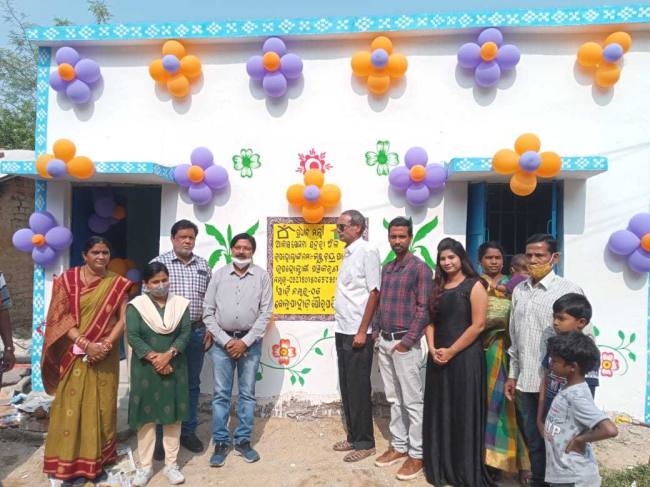 बेलपहाड़ के दृष्टिहीन कृष्णचंद्र को मिला पक्का आवास