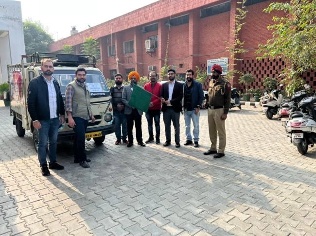 ईवीएम व वीवीपैट की फिजिक्ल डैमोस्ट्रेशन से वोटरों को किया जा रहा जागरूक : डीसी