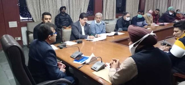 कोरोना का नया वैरिएंट ओमिक्रोन तेजी से फैलता है,
लोग करें हिदायतों का पालन : डीसी