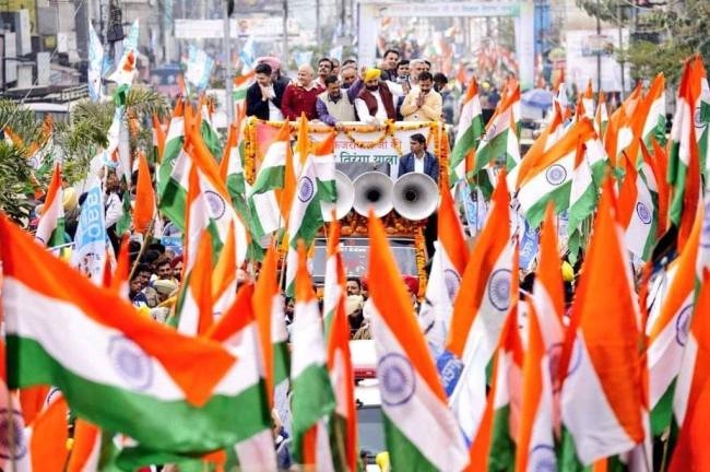 तिरंगे देखकर केजरीवाल को आई अन्ना आंदोलन की याद, बोले- दोस्तों आज मजा आ गया