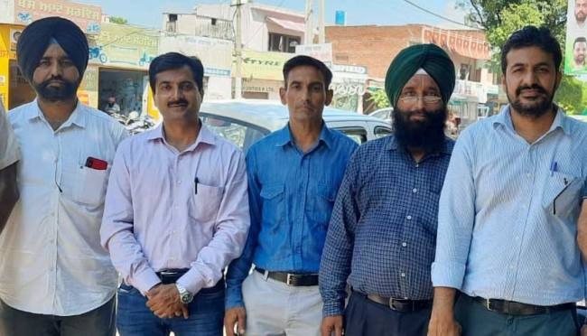 सरकारी स्कूलों में शिफ्ट किए जाएं एडिड शिक्षक