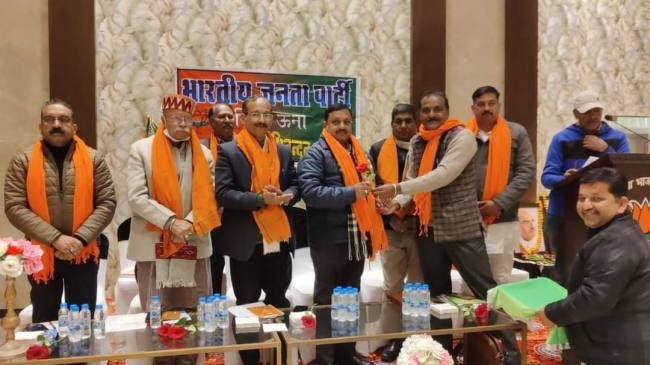 एक मोर्चा जीतकर बेवजह उछल रही कांग्रेस : कंवर
