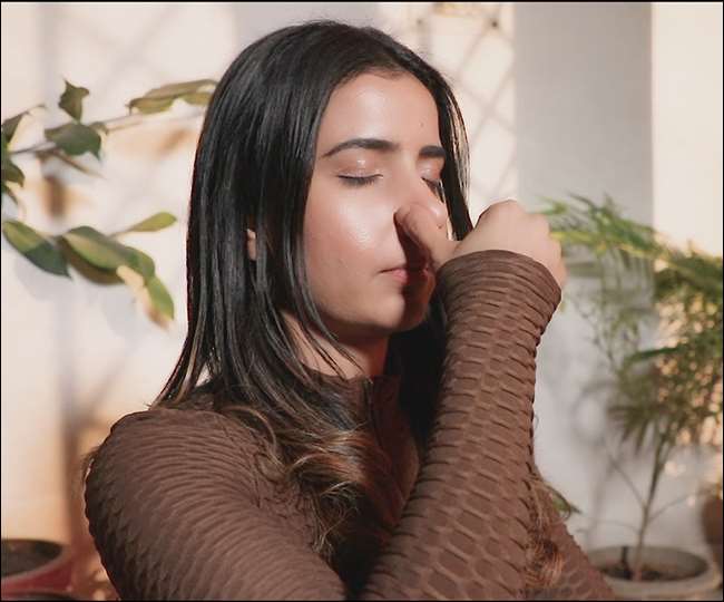 Koo App पर फिटनेस इंफ्लुएंसर Rashmi Rai से पाएं योग टिप्स और खुद को रखें फिट