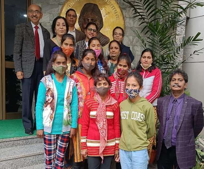 बेसहारा छात्राओं का सहारा बना दिल्ली का नेशनल हार्ट इंस्टीट्यूट, पढ़ाई से लेकर हुनर सिखाने का उठा रहा जिम्मा