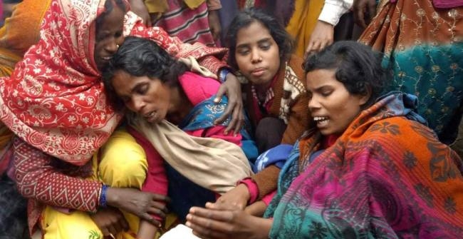 अनियंत्रित वाहन ने पिता-पुत्र को रौंदा, पिता की मौत