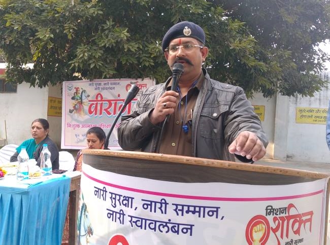 'कर्म को प्रधान बनाकर नाम रोशन करें छात्राएं'