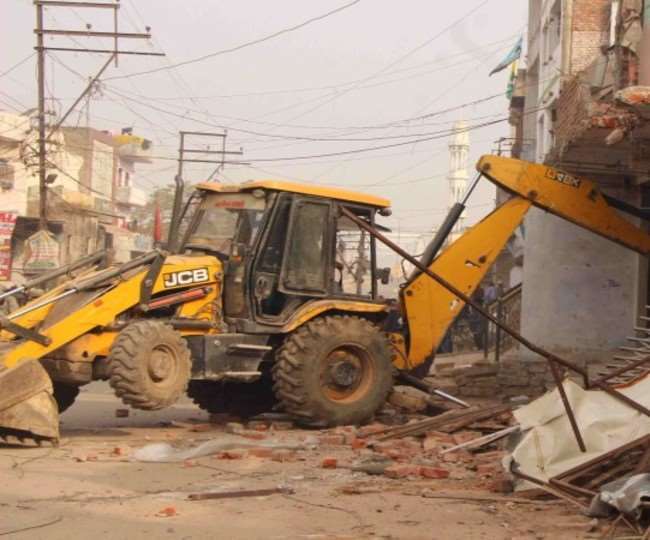 लखनऊ में दबंगों ने कबाड़ियों को किराये पर दे डाली नजूल की जमीन, एलडीए ने चलाया बुलडोजर