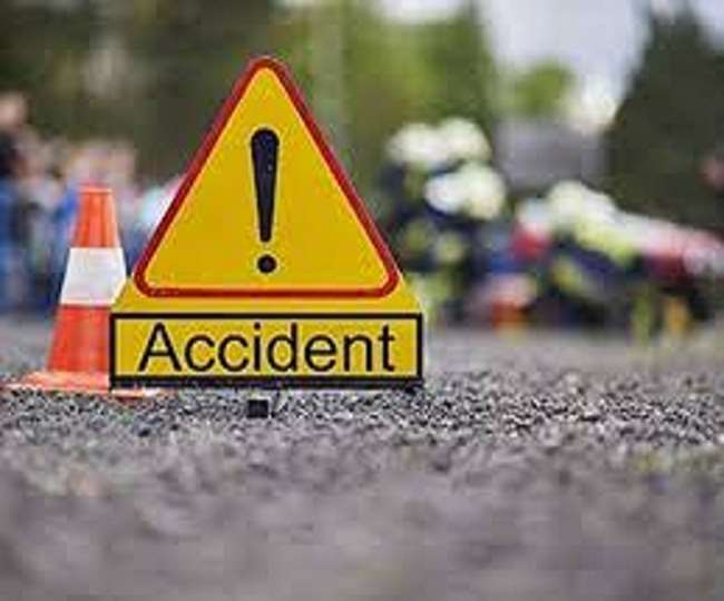 बांदा में सामने से आ रहे मौरंग लदे तेज रफ्तार Tractor ने किशोर को रौंदा, खबर सुनकर मां बेसुध