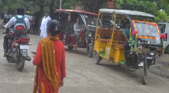 ई-रिक्शा चार्ज करने में सालाना 90 लाख से सवा करोड़ की बिजली चोरी