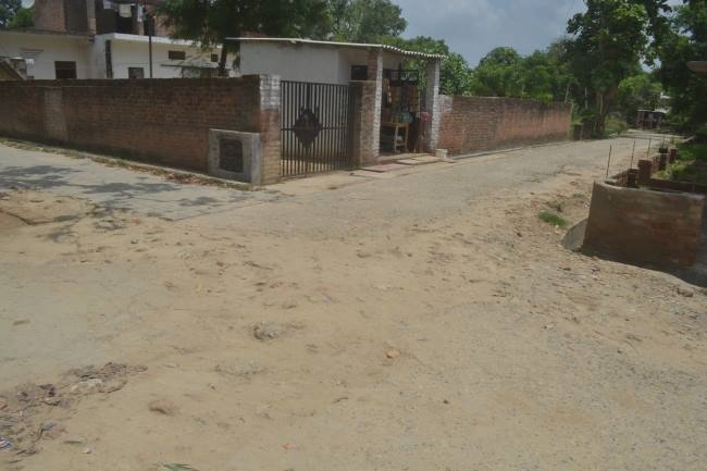 सड़कें न सफाई, बरसात में जलजमाव से जूझते मिर्जापुर के बाशिदे