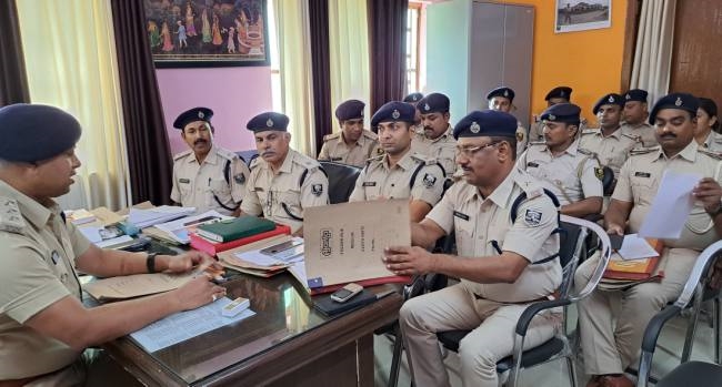 लंबित कांडों का जल्द करें निपटारा, अपराध पर कसें शिकंजा : एसडीपीओ