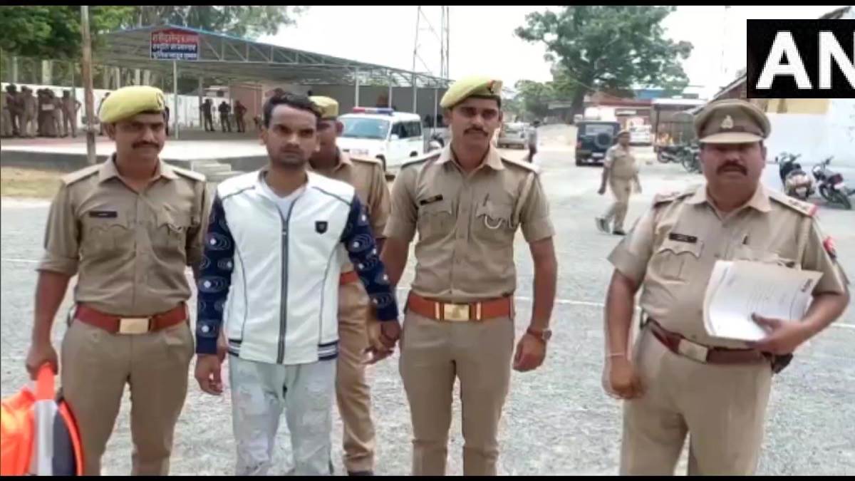 District Hospital Put On Fire : संभल के जिला अस्पताल में आग लगाने वाला राजा अंसारी गिरफ्तार, पास में मिली विदेशी मुद्रा