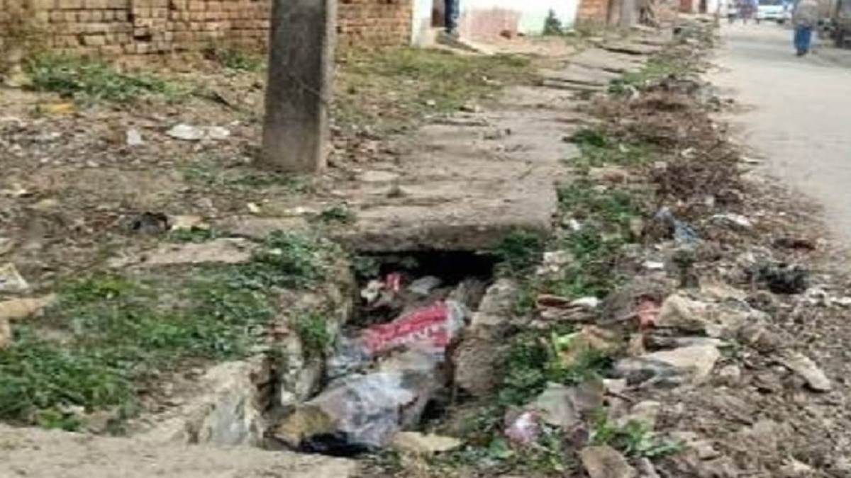 हाथरस में लाखों रुपये खर्च करने पर जलभराव से मुक्ति नहीं दिला सके नगर निकाय, रास्ते बने ताल तलैया