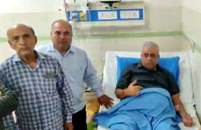कांग्रेसी नेता प्रेम सचदेवा पर गंड़ासी से हमला