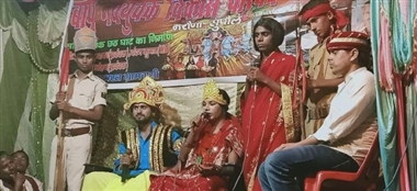 छठ के अवसर पर मंगासिहौल में नाटक का मंचन