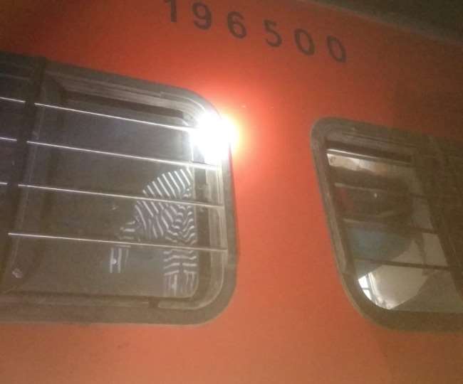 गोंडा में सप्तक्रांति एक्सप्रेस के पहिए में लगी आग, बड़ा हादसा टला