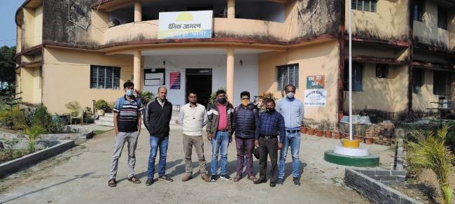 राजस्व उप निरीक्षक आशुतोष चौबे ने दर्ज कराई प्राथमिकी