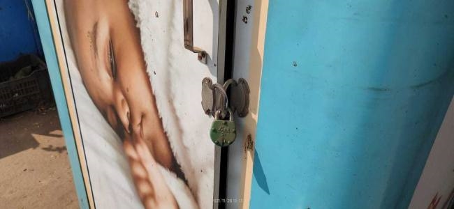 फीता काट कर भूल गए माननीय, कक्ष में झूल रहा ताला