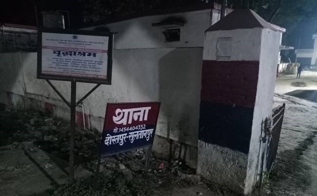 थाने में आत्मदाह व पुलिस पर हमले का प्रयास, मां-बेटी गिरफ्तार