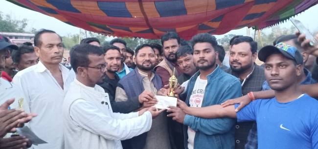 क्रिकेट टूर्नामेंट पर फुलजोरी की टीम का कब्जा