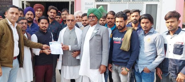 कालेज में वोट बनवाने के लिए जागरूकता शिविर लगाया