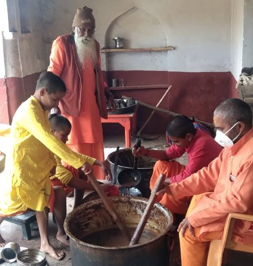 जरूरतमंदों की इम्युनिटी बढ़ा रहा मठ का च्यवनप्राश