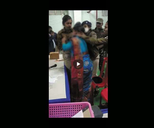 भाजपा नेत्री का वीडियो हुआ वायरल, हरकत देखकर अचंभे में लोग; शेखपुरा में दर्ज हुई प्राथमिकी