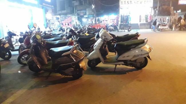 सो रही ट्रैफिक पुलिस, लापरवाह नगर कौंसिल, बाजारों से गुजरना मुश्किल
