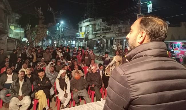 देश में चरम पर पहुंची चुकी बेरोजगारी