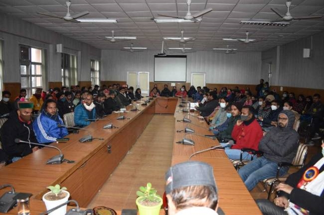 समाज के लिए लाभदायक विषय पर करें शोध