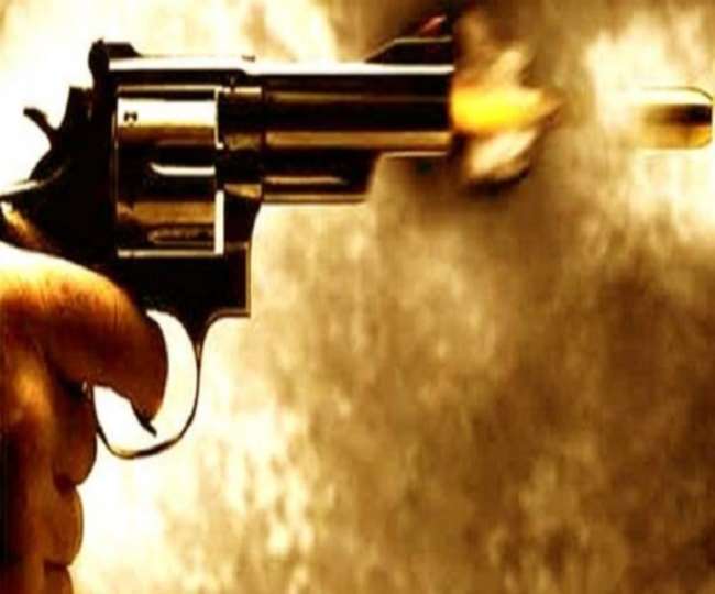 सीतापुर में जमीनी विवाद में युवक को मारी गोली, गंभीर हालत में डाक्टरों ने किया लखनऊ रेफर