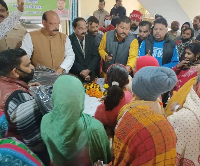 कांग्रेस ने आशा व आंगनबाड़ी कार्यकर्त्ताओं को किया सम्मानित