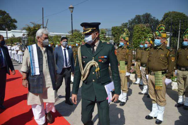 Jammu Kashmir: उपराज्यपाल मनोज सिन्हा ने की वन रक्षकों की सराहना, कहा-सुरक्षाकर्मियों से कम नहीं वन रक्षकों का योगदान