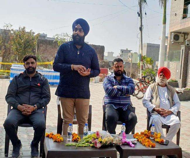 रोटरी क्लब जालंधर ईस्ट ने रमणीक एवेन्यू में भेंट किए बेंच और डस्टबिन