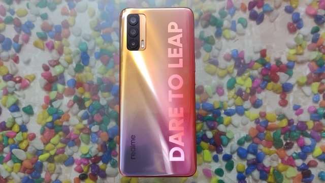 Realme X7 5G रिव्यू: क्या 20,000 के बजट बन सकता है बेस्ट 5G स्मार्टफोन?
