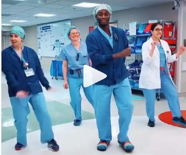 American Doctors Dance Viral Video: कोरोना को भगाने अमेरिकी डॉक्टर्स के डांस को पूरी दुनिया कर रही है सलाम