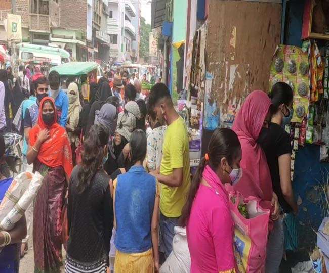 Lockdown in Nawada: लॉकडाउन की घोषणा होते ही बाजार में उमड़ी भीड़, जगह-जगह लगा जाम