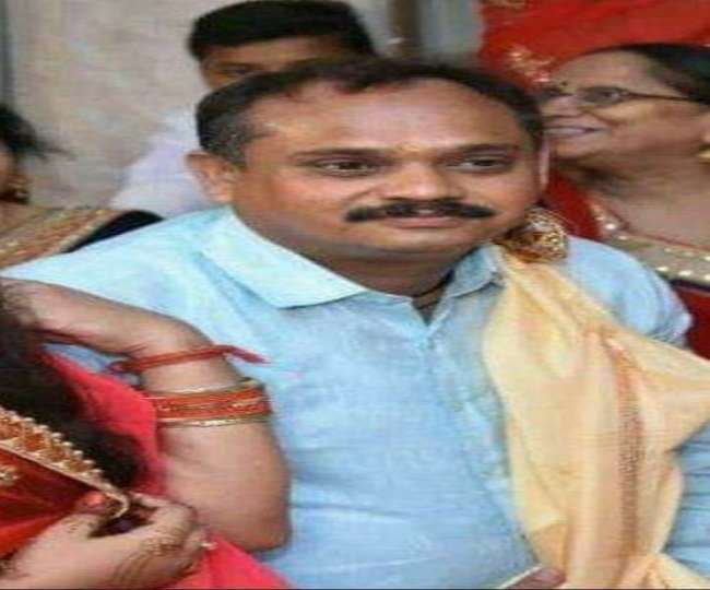 Road Accident in UP Prayagraj: वाराणसी रोड पर रेलवे ओवरब्रिज से गिरी कार, व्यवसायी की मौत व दो जख्मी