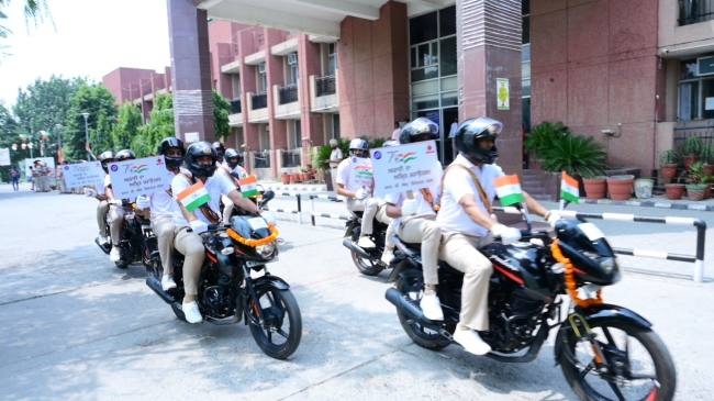 आजादी का अमृत महोत्सव को समर्पित बाइक रैली को हरि झंडी दे रवाना किया