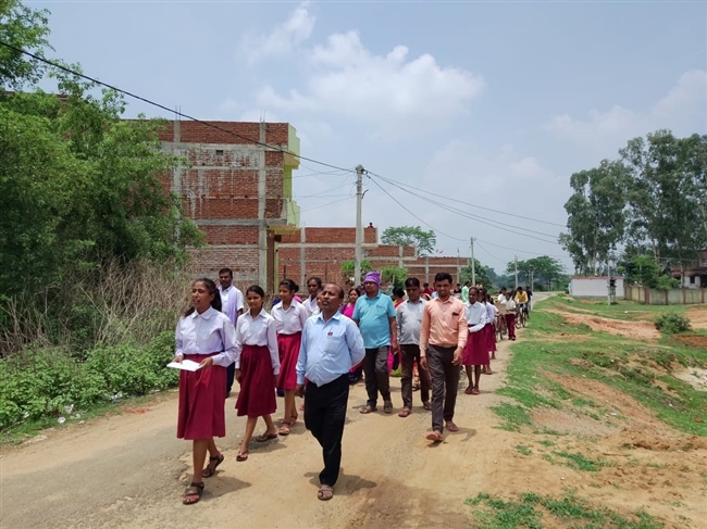 अमृत महोत्सव के लिए पंचायतों में निकाली रैली