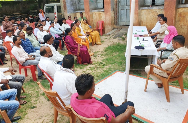 गिद्दी थाने में बकरीद को लेकर शांति समिति की बैठक
बकरीद का पर्व सौहार्दपूर्ण माहौल में मनाएः प्रशासन